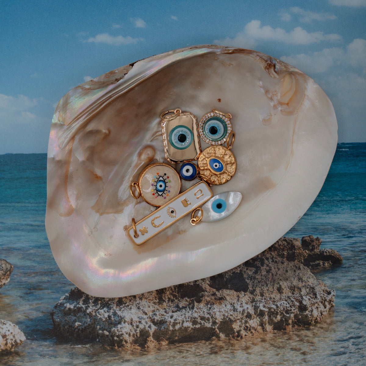 JOYFUL EYE Medallion